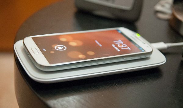 [Video] Dùng ZenFone thay thế chiếc thớt thái rau