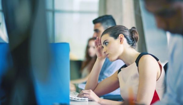 Mặt trái của internet: Con người hoài nghi chính mình