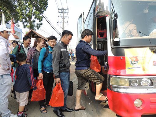 MobiFone mang “Tết nghĩa tình – Xuân kết nối” đến công nhân Đồng Nai