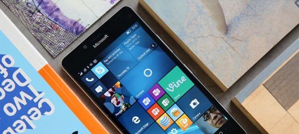 Microsoft hoãn ngày phát hành Windows 10 Mobile