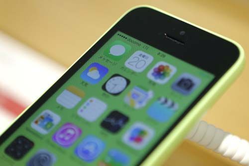 Apple lại bị kiện vì iPhone tự động sử dụng dữ liệu di động