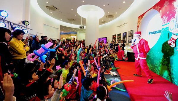 “Đêm hội Giáng sinh” khám phá khoa học thu hút hơn 700 khách