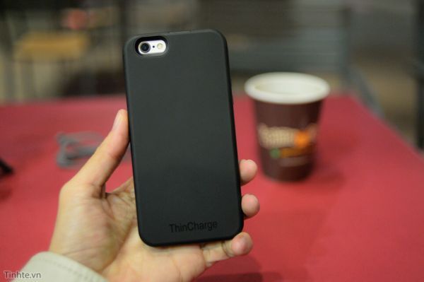 Thin Charge: ốp lưng kiêm pin dự phòng cho iPhone 6/6s