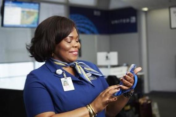 United Airlines trang bị 6.000 iPhone cho nhân viên thủ tục bay