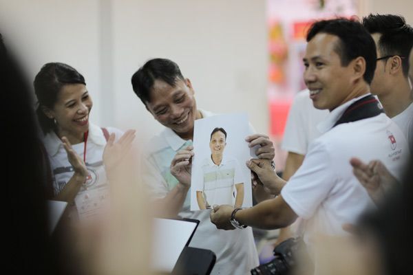Help-Portrait 2015 tặng hơn 10 nghìn bức ảnh chân dung cho người dân