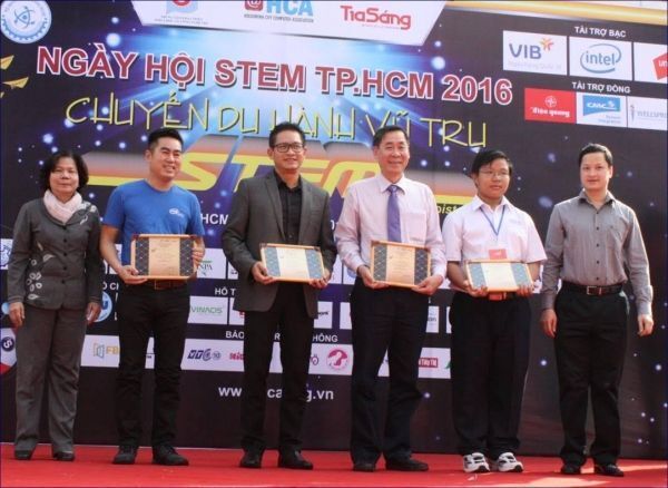 Chuyến du hành vũ trụ STEM