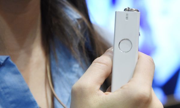 ili có kích thước chỉ bằng nửa chiếc iPhone
