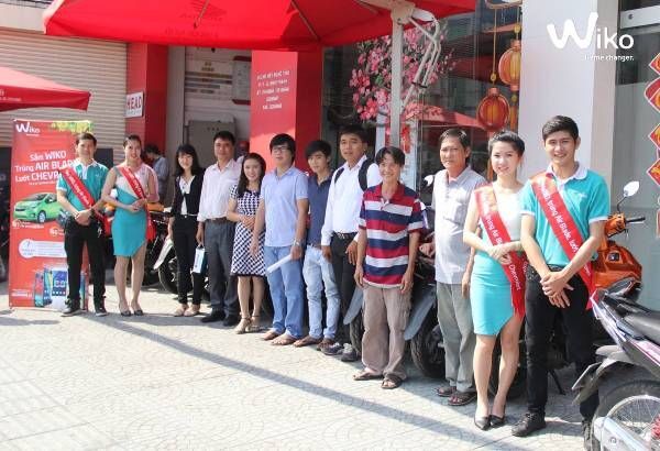 Digiworld trao thưởng cho khách hàng may mắn mua Wiko