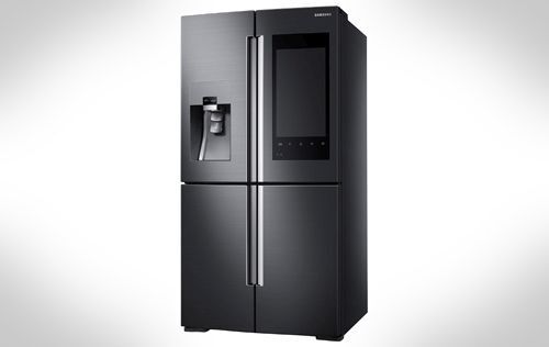 Vừa qua, tại sự kiện CES 2016, Samsung đã cho ra mắt một sản phẩm khá thú vị có tên “Family Hub”. Sản phẩm này thực chất là một chiếc tủ lạnh thông minh, và điểm thú vị là nó được trang bị một màn hình cảm ứng kiêm màn hình hiển thị 21.5-inch “khổng lồ” độ phân giải 1080p cùng với các camera được lắp đặt bên trong tủ giúp người dùng có thể biết các loại thực phẩm trong tủ và tình trạng của các thực phẩm này. Tất nhiên, thiết bị này không thể được gọi là “thông minh” nếu thiếu khả năng kết nối và truyền nội dung camera tới smartphone, giúp cho việc shoping luôn dễ dàng. Thậm chí, chiếc tủ lạnh này còn có thể thông báo với người dùng nếu thực phẩm sắp cạn hay các mặt hàng đang được khuyến mãi. Tất nhiên, thiết bị có thể truy cập internet và các chức năng tương tự như công thức nấu ăn cũng có thể được hiển thị. Ngoài ra, các bà nội trợ cũng có thể “gắn” những lời nhắc điện tử lên màn hình, kiểm soát lượng thức ăn cho gia đình và nghe radio trong khi làm bếp với đôi loa gắn trên cửa tủ lạnh. Hiện tại, Samsung vẫn chưa tiết lộ thời điểm ra mắt cũng như giá thành, tuy nhiên họ chắc chắn rằng chiếc tủ lạnh thông minh này sẽ sớm được ra mắt. Theo Engadget