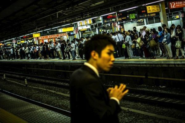 Camera đường sắt tự động nhận dạng hành khách say xỉn