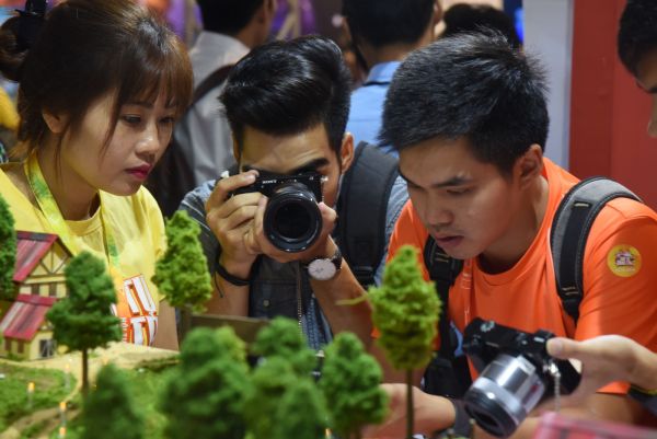  Sony, sony bravia, Sony Xperia XZ, Sony Show 2016, 