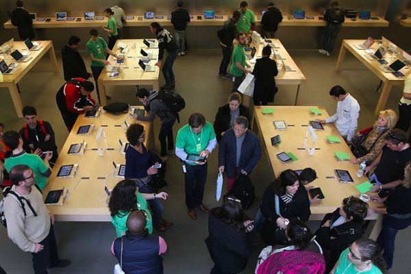 iPhone trưng bày tại Apple Store đã loại bỏ cáp an toàn