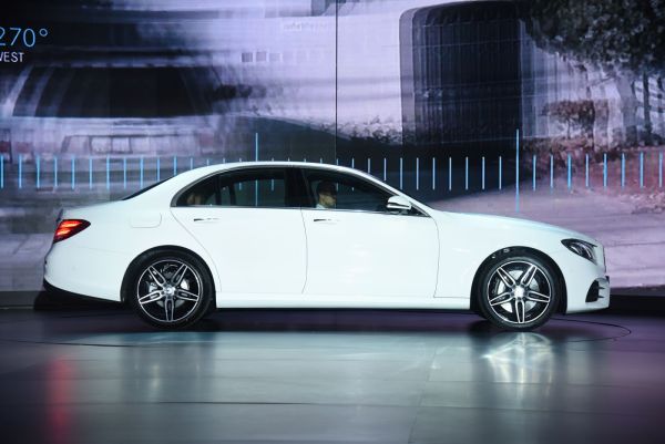 Mercedes-Benz, ô tô xe máy, Á Hậu, Huyền My, E-Class 2017, Mercedes-Benz E-300 AMG, Mercedes-Benz E-200, 