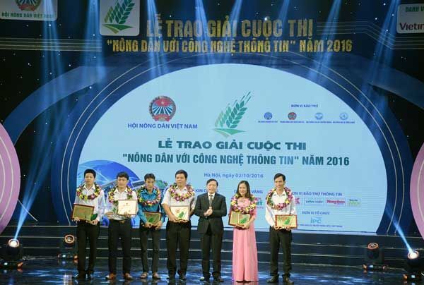 Nhà nông ứng dụng CNTT: 