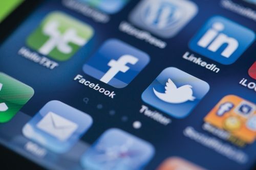 Facebook thử nghiệm tính năng việc làm và hỗ trợ tuyển dụng