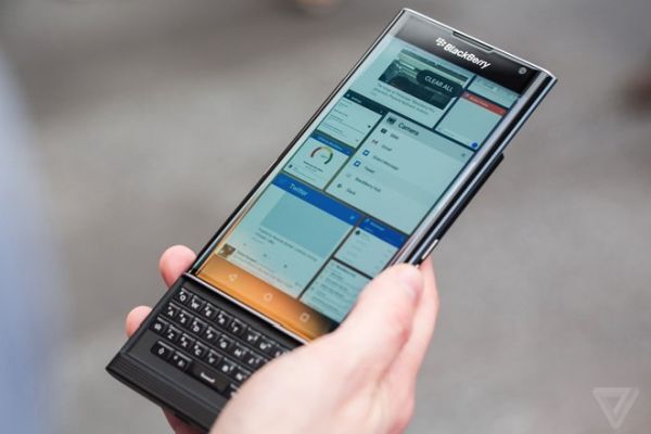 DROID Turbo 3 xuất hiện với cảm biến của máy ảnh chuyên nghiệp