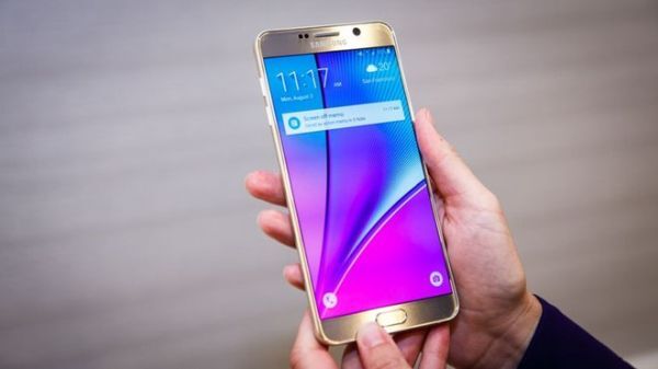 Loat smartphone bom tan 2015 mat gia ra sao