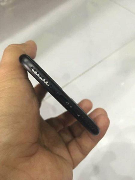 iPhone 7 cũng bị tróc sơn chẳng khác gì iPhone 6s