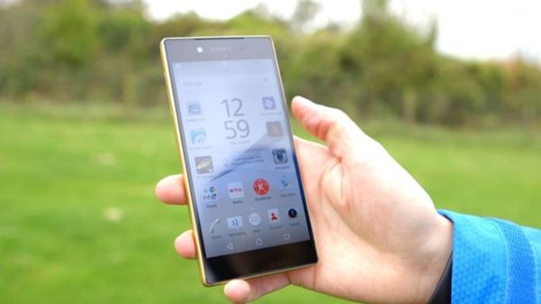 Loat smartphone bom tan 2015 mat gia ra sao