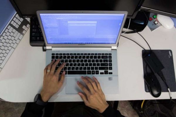 Singapore: Cắt toàn bộ internet của công chức trong giờ làm việc