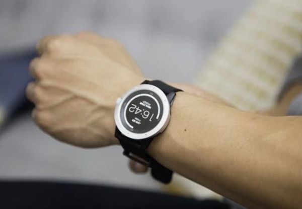 Matrix PowerWatch - smartwatch "sạc" bằng thân nhiệt