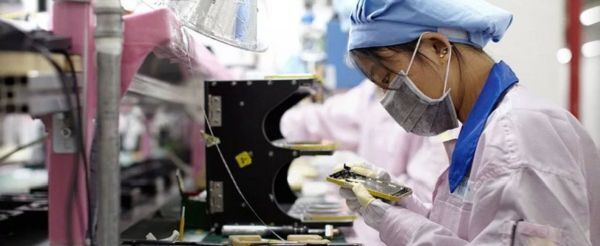 Mang dây chuyền sản xuất iPhone về Mỹ là điều viển vông