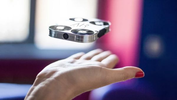 AirSelfie: “Tự sướng” theo phong cách…drone