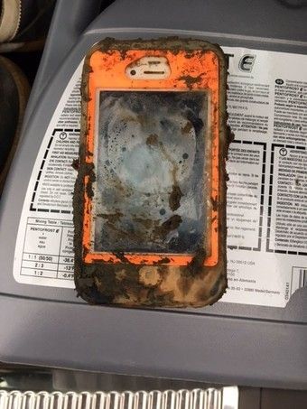iPhone ngâm dưới đáy hồ vẫn hoạt động tốt