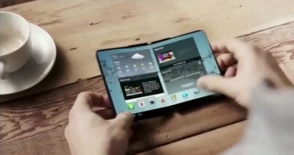 Samsung có thể tung ra thị trường smartphone cong và gập trong năm 2017