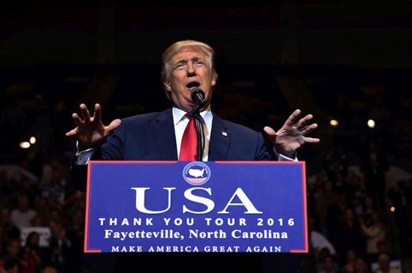 Donald Trump có thể bị cấm sử dụng dịch vụ của Twitter