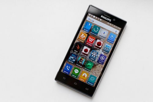Philips đem công nghệ màn hình bảo vệ mặt SoftBlue từ TV và màn hình máy tính lên smartphone.