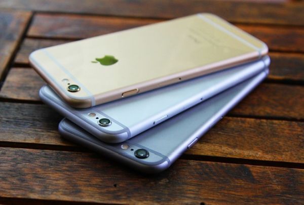 Các mẫu iPhone đời cũ đang được cửa hàng giảm giá mạnh để kéo sức mua tăng lên trong dịp cuối năm