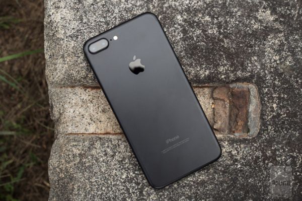 Hàng loạt iPhone 7 Plus đột ngột hỏng camera kép