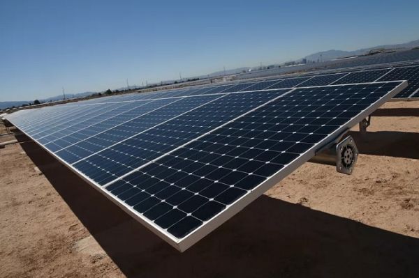 Tesla bắt tay Panasonic sản xuất pin năng lượng mặt trời