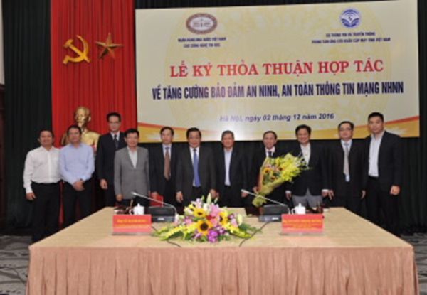 Thứ trưởng Nguyễn Thành Hưng và Phó Thống đốc Nguyễn Kim anh cùng đại diện các đơn vị dự Lễ ký kết Thỏa thuận hợp tác