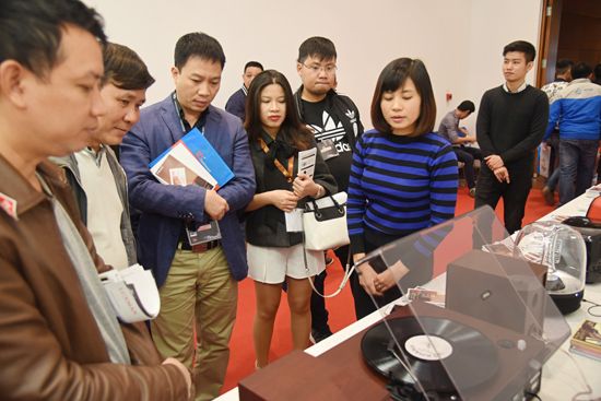 AV Show 2016, triển lãm, thiết bị, âm thanh, loa, bluetooth, 