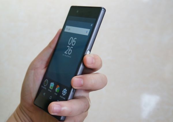 Sony Xperia Z5 chính hãng vừa giảm giá mạnh.
