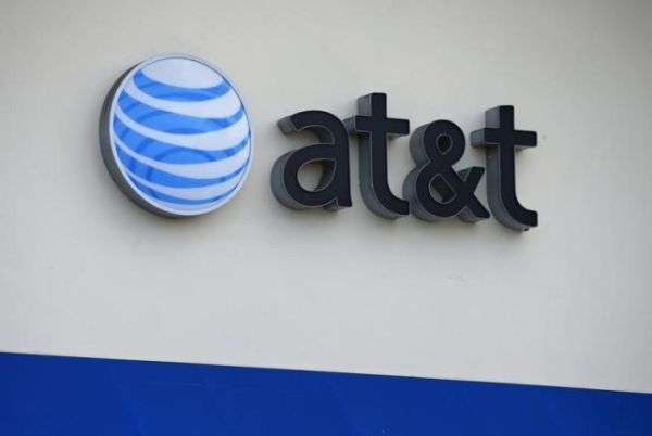 AT&T mua lại DIRECTV, cạnh tranh 5G với Verizon