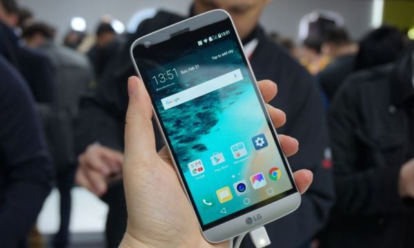 Xiaomi Mi 4s ra mắt, thêm một smartphone giá rẻ cấu hình cao