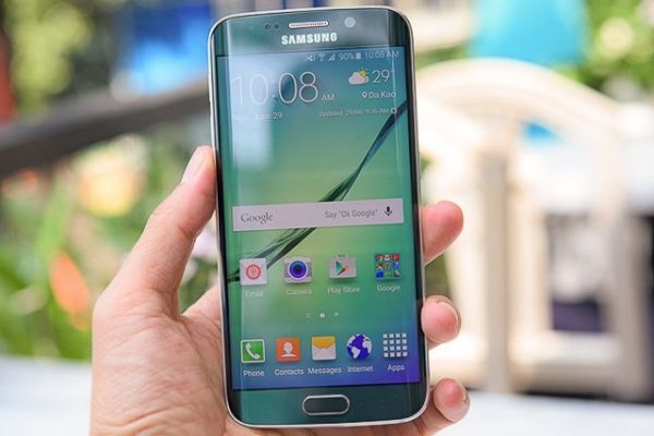 Galaxy S6 edge chính hãng tiếp tục giảm 2,5 triệu đồng