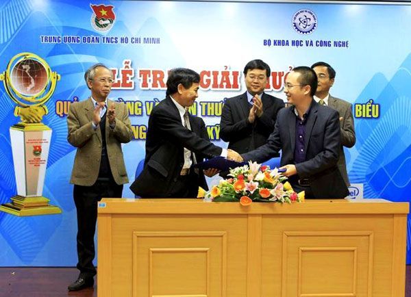 Bồi dưỡng và sử dụng tài năng trẻ Việt Nam: Muốn hái quả, phải trồng cây