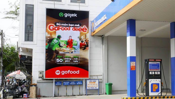 Gojek triển khai biển quảng cáo phát tiếng rao hàng