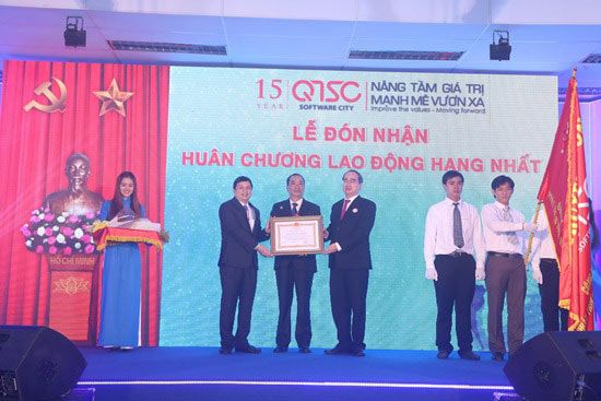 Công viên phần mềm quang trung, QTSC, khu CNTT tập trung, doanh thu CNTT