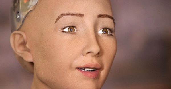 Robot Sophia: OK, tôi sẽ hủy diệt loài người!