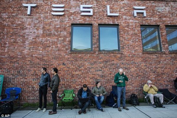 Tesla Model 3 cháy hàng trên toàn cầu