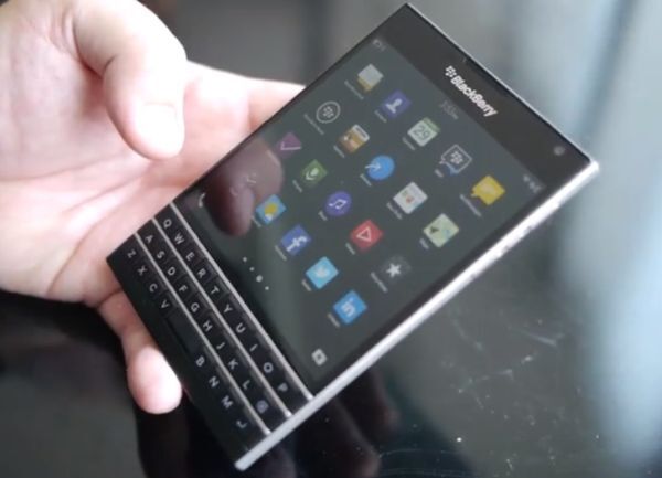 BlackBerry Passport giảm giá chỉ còn 10,99 triệu đồng
