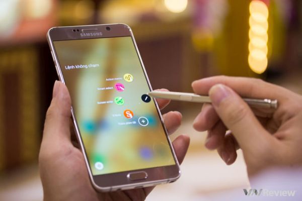 Samsung sắp ra Samsung Focus - tính năng giống BlackBerry Hub