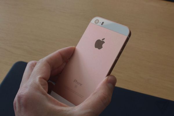 iPhone SE không mang lại doanh thu như kỳ vọng