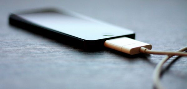 Smartphone đang sạc có thể bị hack