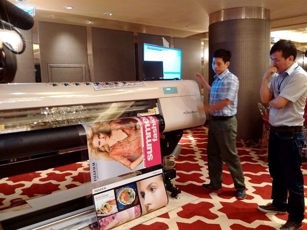 Fujifilm, Fuji Xerox, Fuji Xerox Việt Nam, công nghệ in UV, Acuity LED 1600 II, Acuity EY, máy in khổ lớn, mực Uvijet, 